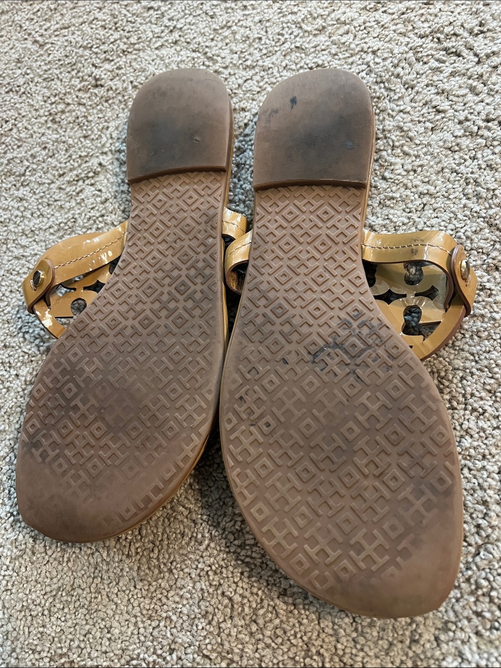 Tory Burch Miller Sand Patent Leather Flip Flops Sandals - Picture 4 of 5